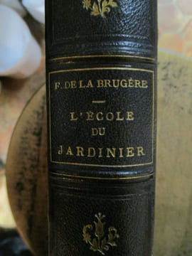 L'école du jardinier amateur fleuriste et potager notions élémentaires de botanique du sol et de ses ameliorations multiplication des plantes ...