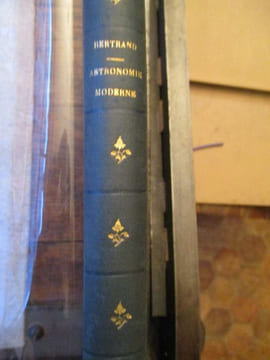 Les fondateurs de l astronomie moderne copernic tycho brahé képler galilée newton. Bertrand (Joseph)