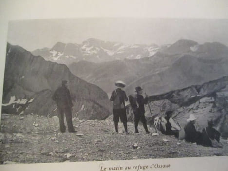 Neiges et sommets pyrénéens souvenirs d excursions dans les Pyrenées Centrales. Buhan (Paul) Maurel (Henri) Davezac (Emile) Vieira (Jean)