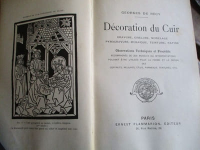 décoration du cuir gravure, ciselure, modelage, pyrogravure, mosaique, teinture, patine