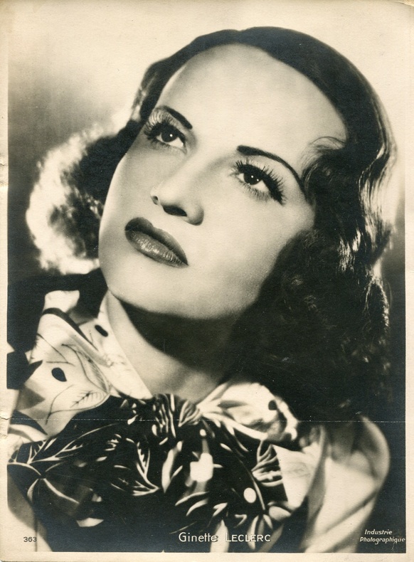 Portrait photographique. . LECLERC (Ginette).