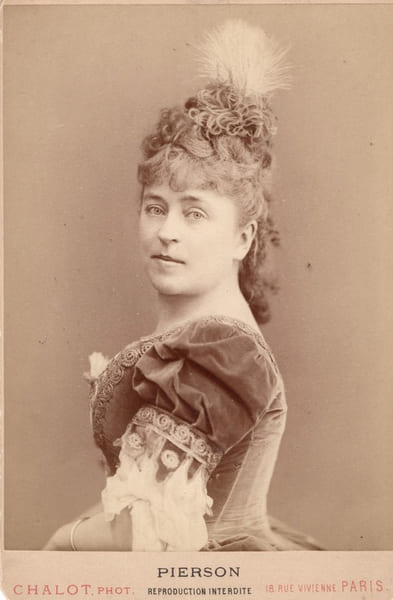 Portrait photographique. . PIERSON (Blanche).
