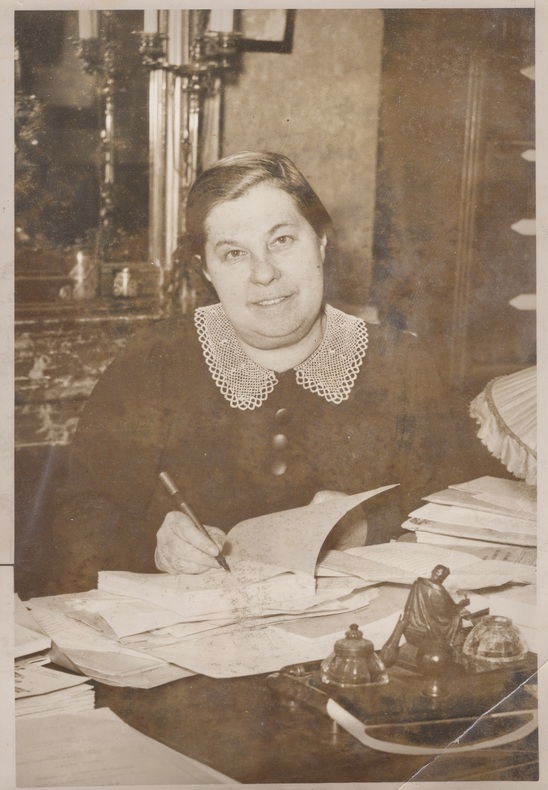 Portrait photographique (clich&eacute; Rol). 175 x 130 mm. S.d. [1937]. Tirage argentique d'&eacute;poque. MARBO (Camille).