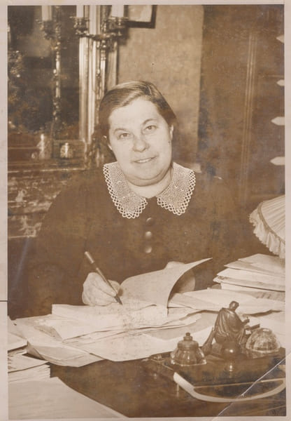 Portrait photographique (clich&eacute; Rol). 175 x 130 mm. S.d. [1937]. Tirage argentique d'&eacute;poque. MARBO (Camille).