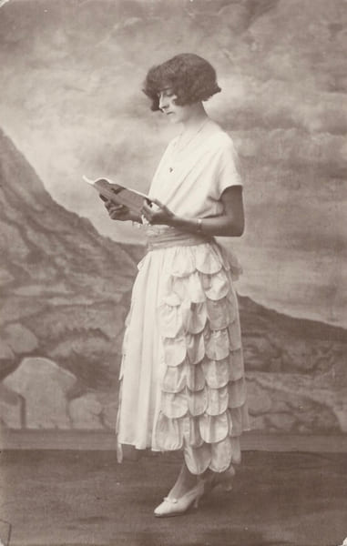 Ensemble de lettres, dessins et une photographie, 1923-1981 relatifs &agrave; Gabriele D'Annunzio.. (D'ANNUZIO) – ADLER (Suznne).