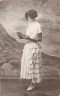 Ensemble de lettres, dessins et une photographie, 1923-1981 relatifs à Gabriele D'Annunzio.