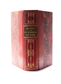 Au bonheur des dames. [Onzième volume des Rougon-Macquart, Histoire naturelle et sociale d'une famille sous le second empire]. Par Emile Zola.
