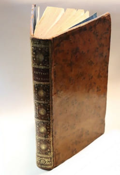 Lettres Chinoises, Indiennes et Tartares. A Monsieur Paw. Par un Bénédictin. Avec plusieurs autres Pièces intéressantes.
Essai contre l'abus du ...
