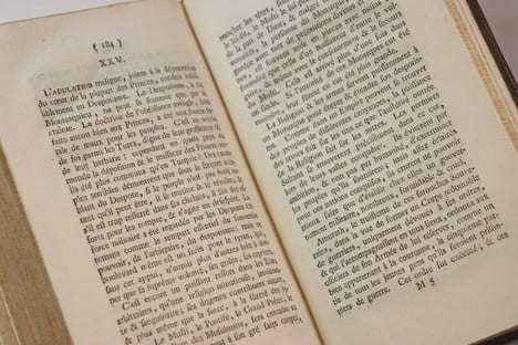 Lettres Chinoises, Indiennes et Tartares. A Monsieur Paw. Par un Bénédictin. Avec plusieurs autres Pièces intéressantes.
Essai contre l'abus du ...
