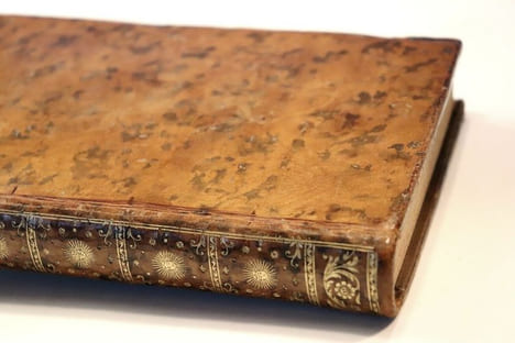 Lettres Chinoises, Indiennes et Tartares. A Monsieur Paw. Par un Bénédictin. Avec plusieurs autres Pièces intéressantes.
Essai contre l'abus du ...