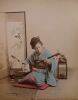 Yokohama shashin ou Album de 50 photographies tirées sur papier albuminé contrecollées sur carton (recto et verso), sous plats épais en bois laqué ...