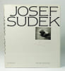 Josef Sudek : v&yacute;běr fotografi&iacute; z celoživotn&iacute;ho d&iacute;la (Une s&eacute;lection de photographies de son oeuvre). SUDEK Josef