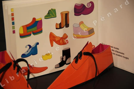Chaussures en fête, un livre animé pour apprendre les couleurs (Pop-up)
