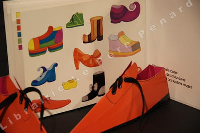 Chaussures en fête, un livre animé pour apprendre les couleurs (Pop-up)