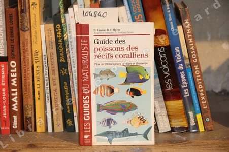 Guide des poissons des récifs coralliens, plus de 2000 espèces décrites et illustrées