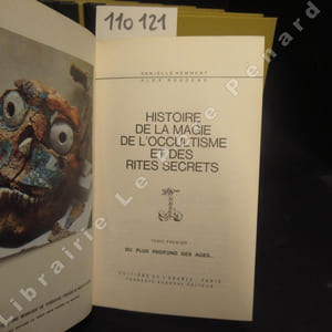 Histoire de la magie et de l'occultisme (8 volumes).Tome I: Du plus profond des âges...Tome II: Les mystères antiquesTome III: La défaite des anciensTome IV: A la recherche du grand secretTome V: Renaissance, Faust et NostradamusTome VI: Magiciens, illuminés et philosophesTome VII: Au siècle d'Allen KardecTome VIII: A l'âge de l'atome