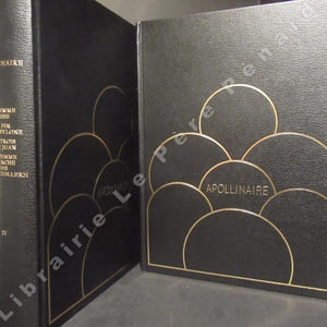 Oeuvres Poétiques. Tome I : Le Bestiaire. Alcools. Vitam Impendere Amori. Calliframmes. Il y a. + Tome II : Poèmes à Lou. Le guetteur mélancolique. Poèmes à Madeleine. Poèmes à la Marraine. Poèmes retrouvés. Poèmes inédits. + Tome III : L'enchanteur pourrissant. L'hérésiarque et cie. Le poète assassiné. Contes écartes. Contes retrouvés. + Tome IV : La femme assise. La fin de Babylone. Les trois Don Juan. La femme blanche des Hohenzollern. + Tome V : Les onze mille verges (5 volumes)