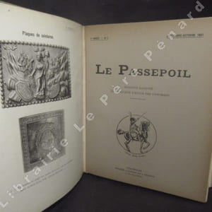 Le Passepoil : Années 1921 à 1925 complètes. Premier volume regroupant : Prospectus-spécimen annonçant le bulletin (1920) - 1e année 1921 - 2e année 1922 - 3e année 1923. Deuxième volume regroupant : 4e année 1924 - 5e année 1925. (2 volumes comprenant les 5 premières années complètes)