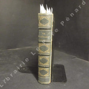 La Pléiade. (recueil contenant 10 textes réunis en un volume) : Leonore - Le Conseiller Krespel - Le Baron de Grogzwig - Geneviève de Brabant - Le combat es rats et des grenouilles - Rosemonde - Savitri - Madame Acker - Lai des deux amants - Lai du bisclaveret - La Réconciliation