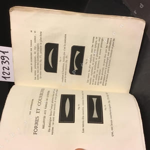 Manuel de l'étudiant oculiste. Traité pratique du choix des lunettes et de l'examen de l'oeil à l'aide de l'ophtalmoscope, etc.