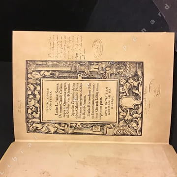 Eloge de la Folie. D'après l'exemplaire de l'édition de 1515 de J. Froben. (Coffret comprenant : Deux volumes dont un représentation l'édition en ...