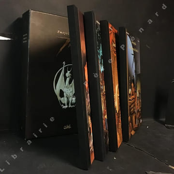 Coffret : Encyclopédie Anarchique du Monde de Troy : Volume prime : Généralités + Volume second : Les Trolls + Volume tierce : Le Bestiaire + La ...