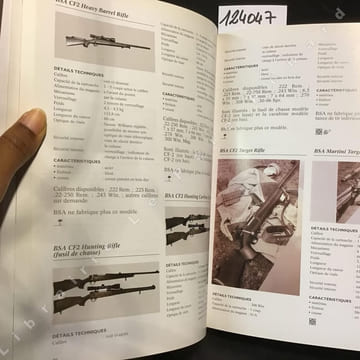 l'ENCYCLOPÉDIE des fusils et des carabines - Un guide des fusils et des carabines du monde entier. HARTINK, A. E. 