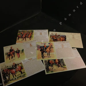 A.B.C. OF THE ARMY. Album de 123 Cartes postales illustrées représentant des régiments anglais ( Life Guards, Dragoon Guards, Horse Guards, Hussars, Lancers, Grenadiers, Irish Guards, Royal Scots, Fusilires, etc.....) en format cartes postales ou reproduction par photocopie de cartes postales pour quelques unes