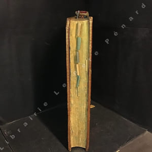 Missale Romanum, Ex Decreto Sacro-Sancti Concilii Tridentini Restitutum, Pii V. Pont. Max. Jussu editum, Et Clementis VIII. primùm, nunc denuo Urbani Papæ VIII.auctoritate recognitum. Additæ etiam suo loco Miffæ de Sanctis, qui noviffimè à Summis Pontificibus Alexandro VII. Clemente IX. Clemente X. Innocentio XI. Alexandro VIII. & Innoc. XII. in Sanctorum numerum relati funt. In quo Miffæ de Sanctis omnes ad longum recèns pofitæ funt, pro faciliori Celebrantium commoditate.