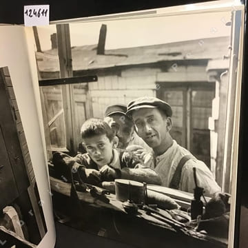 Un monde disparu. VISHNIAC, Roman - Traduits de l'américain par Marie-France de Paloméra - Avant-propos d'Elie Wiesel