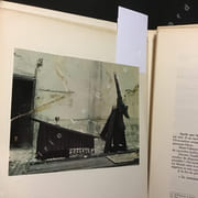 Cérémonial pour saluer d'éruption en éruption jusqu'à l'infracassable nuit la brèche absolue et la trajectoire du Marquis de Sade. Poème inédit de Gilbert Lely, préface de Henri Pastoureau, illustrations originales de Jorge Camacho et Jacques Hérold. par AELBERTS, Alain-Valery - AUQUIER, Jean-Jacques - CAMACHO, Jorge & HEROLD, Jacques (illustrations) - Image 7