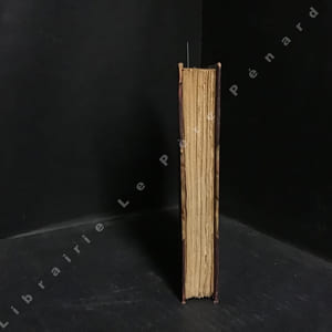 Les Crimes de l'amour. Précédé d'un AVANT-PROPOS, suivi des IDEES SUR LES ROMANS, de L'AUTEUR DES CRIMES DE L'AMOUR A VILLETERQUE, d'une NOTICE BIO-BIBLIOGRAPHIQUE DU MARQUIS DE SADE : L'HOMME ET SES ECRITS et du DISCOURS PRONONCE PAR LE MARQUIS DE SADE A LA SECTION DES PIQUES