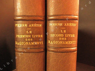 Le Premier Livre des Ragionamenti : La vie des nonnes - La vie des femmes mariées - La vie des courtisanes - Sonnets luxurieux. Le Second Livre des Ragionamenti : L'Education de la Pippa - Les roueries des hommes - La ruffianerie. (2 Volumes)