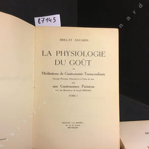 La Physiologie du Goût ou Méditations de Gastronomie Transcendante. Ouvrage Théorique, Historique et à l'Ordre du Jour dédié aux Gastronomes Parisiens avec des Illustrations de Joseph Hémard. 2 volumes. Tome 1 et 2