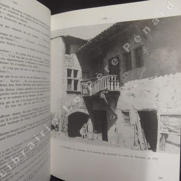 Annales d'un village de France Charly-Vernaison en lyonnais. Volume I : 1150-1610 - Volume II : 1610-1715 - Volume III : 1715-1774 - Volume IV : ...