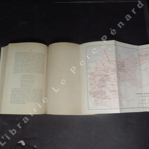La Revue d'Europe et des Colonies. 1905Sommaire: La protection des frontières - Etudes de littérature canadienne française - Zigzags dans la vallée de la Meuse - La "Cité" de J. Ruskin - Souvenirs de Russie - Nouvelles roumaines - A la conquête du Maroc - Choses de Paris et d'ailleurs - Revue Théâtrale - Alexandre Petofi - Désenchantement - La Mission Scientifique du Bourg de Bozas - La tragédie lyrique française - La Cochinchine au XVIIIème siècle et Mgr Pigneau de Behaine, Evêque d'Adran - L'antiféminisme en Allemagne - La querelle des prévoyants de l'avenir - Un mécène - Lettres du Cambodge - Les chemins de fer algériens - Un village français en Allemagne - La propagation des maladies infectieuses par les insectes - A la Bretagne - L'exposition coloniale de Marseille - En péril -Lettres de Bulgarie - Le mois colonial - Le Mexique actuel d'après quelques livres nouveaux - L'âme du piano - Théâtres populaires -Papineau - La loi minière et la catastrophe de Courrières - Silhouettes contemporaines - Lettre d'Egypte - La question des Nouvelles-Hébrides - Le Tzar et la révolution - Le Salon des artistes français -