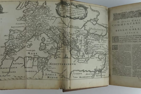 C. Julii Caesaris quae exstant, cum selectis variorum commentariis, quorum plerique novi, opera et Studio Arnoldi Montani. Accedunt Notitia Galliae et notae auctores ex autographo Iosephi Scaligeri
