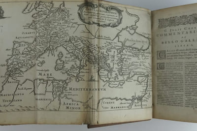 C. Julii Caesaris quae exstant, cum selectis variorum commentariis, quorum plerique novi, opera et Studio Arnoldi Montani. Accedunt Notitia Galliae et notae auctores ex autographo Iosephi Scaligeri