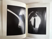 L'âge d'or de Dom Pérignon (les correspondances) Volume N°3. par Jean-Marie Laborde. Photographies de Tyen, Harald Gottschalk,  Paolo Roversi, Bernard Faucon, Keiichi Tahara. - Image 3