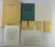 (THEORIE des COULEURS) A color notation. An illustrated system defining all colors and their measured scales of Hue, Value, and Chroma. 11th edition. Accompanied by folding supplement with chart and 2x26 + 1x8 Munsell color chips (all present) in envelope, rarely found complete. par A. H. MUNSELL. Introduction by Royal B. Farnum.  - Image 1