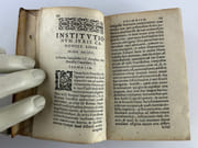 Institutiones iuris canonici, quibus ius pontificum singulari methodo libris quatuor comprehenditur. Nunc primum annotatis in margine locis, unde sumptae sunt. Suivi de : Rubricae summae capitulorom iuris canonici, Thomae Noageorgi Straubingentis opera in par Paulo Lancelotti - Image 7