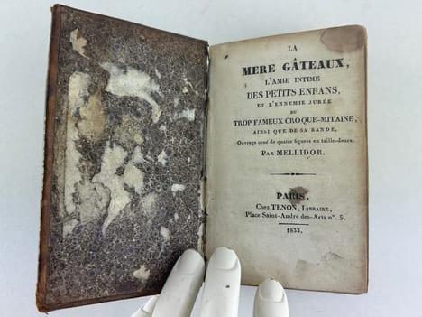 La Mère Gâteaux, l'amie intime des petits-enfants et l'ennemie jurée du trop fameux Croque-Mitaine, ainsi que de sa bande. . Sans mention d'auteur.