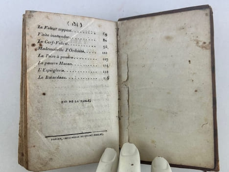 La Mère Gâteaux, l'amie intime des petits-enfants et l'ennemie jurée du trop fameux Croque-Mitaine, ainsi que de sa bande. . Sans mention d'auteur.