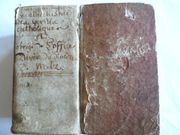 Armes spirituelles pour combattre les hérétiques ou catéchisme des veritez catholiques, Pour fortifier les Fidels dans la Foy, & convertir les Infidels. Et les documens que donna un Prêtre Catholique à un  homme de la Secte de Calvin. Par formes de Dispute, & d'entretiens familiers. Ce qui a servy encore à la conversion de plusieurs Hérétiques des plus obstinez dans leurs erreurs.  par Par un Prêtre Chapelain de l'Insigne Eglise Collegiale de Saint Amé à Douay.  - Image 1