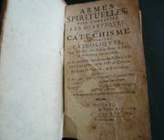 Armes spirituelles pour combattre les hérétiques ou catéchisme des veritez catholiques, Pour fortifier les Fidels dans la Foy, & convertir les Infidels. Et les documens que donna un Prêtre Catholique à un  homme de la Secte de Calvin. Par formes de Dispute, & d'entretiens familiers. Ce qui a servy encore à la conversion de plusieurs Hérétiques des plus obstinez dans leurs erreurs.  par Par un Prêtre Chapelain de l'Insigne Eglise Collegiale de Saint Amé à Douay.  - Image 3