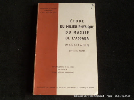 Etude du milieu physique du massif de l 'Assaba (Mauritanie). Introduction à la mise en valeur d 'une région sahélienne. Toupet, Charles