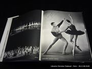 Ballet Panorama. Exemplaire DEDIDACÉ par Serge Lido et les danseurs Olga Adabache, Nina Vyroubova, Michel Nunès, Claire Motte, Paulette Mons, Lucien Duthoit, René Bon. par SERGE LIDO. Photographies de Serge Lido. Préface de Jérôme ROBBINS. Commentaires et textes par Irène LIDOVA, avec la collaboration de Georges SKIBIN - Image 6