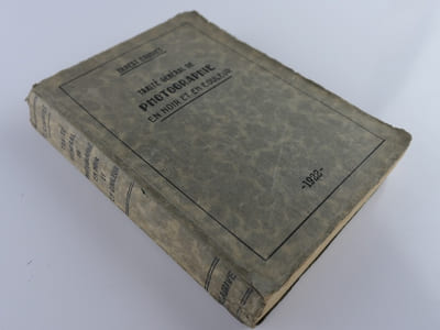 Traité général de photographie en noir et en couleur. Ouvrages illustré de 195 gravures. 7ème édition.