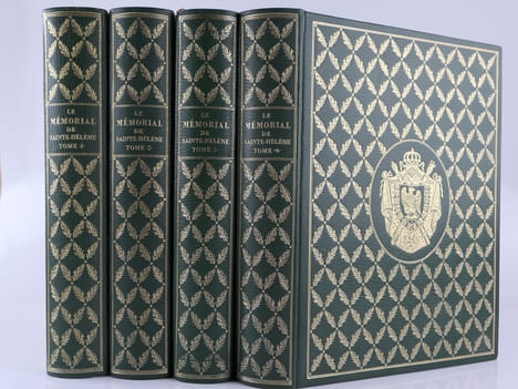 LE MEMORIAL DE SAINTE-HELENE. Propos de l'Empereur recueillis par le Comte Emmanuel de Las Cases. Complété d'extraits des Mémoires de O'Meara et ...