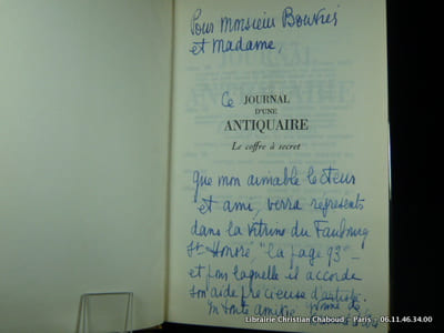 Journal d'une antiquaire. Le coffre à secrets. Envoi de l'auteur.